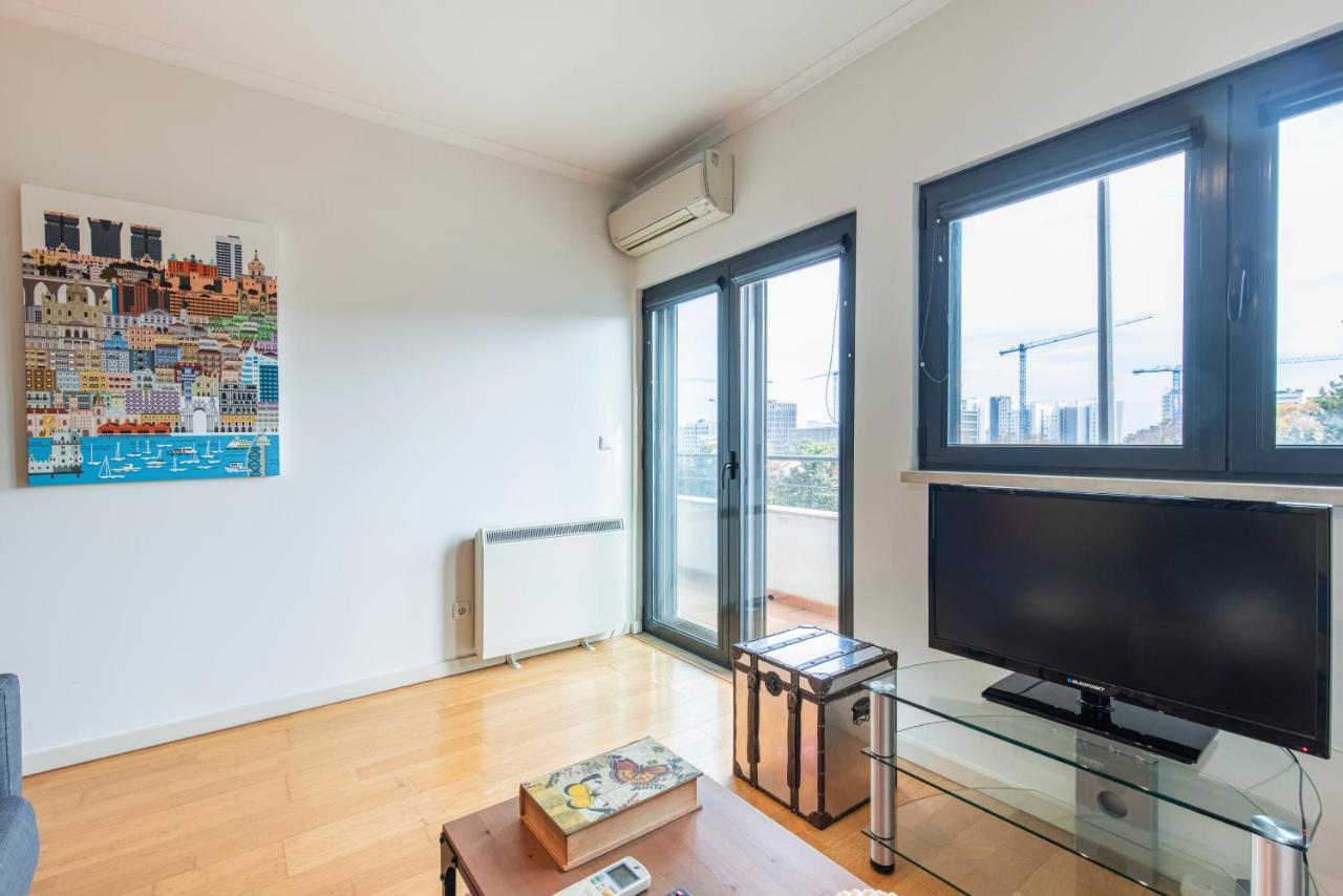 Fancy Apartment W/Metro At Doorstep By Lovelystay Лиссабон Экстерьер фото